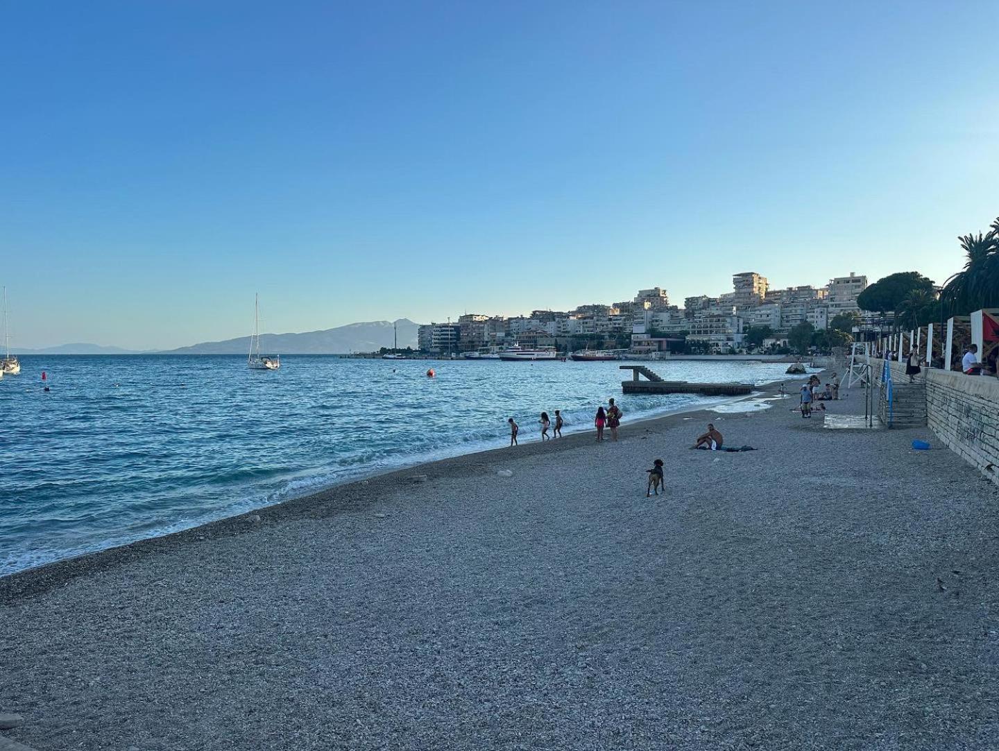 Seafront Apartment Sarandë Esterno foto