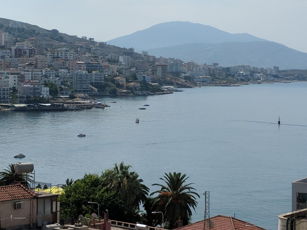 Seafront Apartment Sarandë Esterno foto