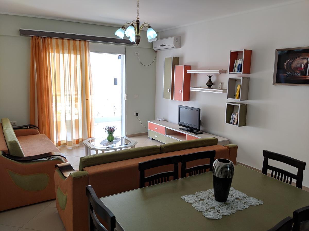 Seafront Apartment Sarandë Esterno foto