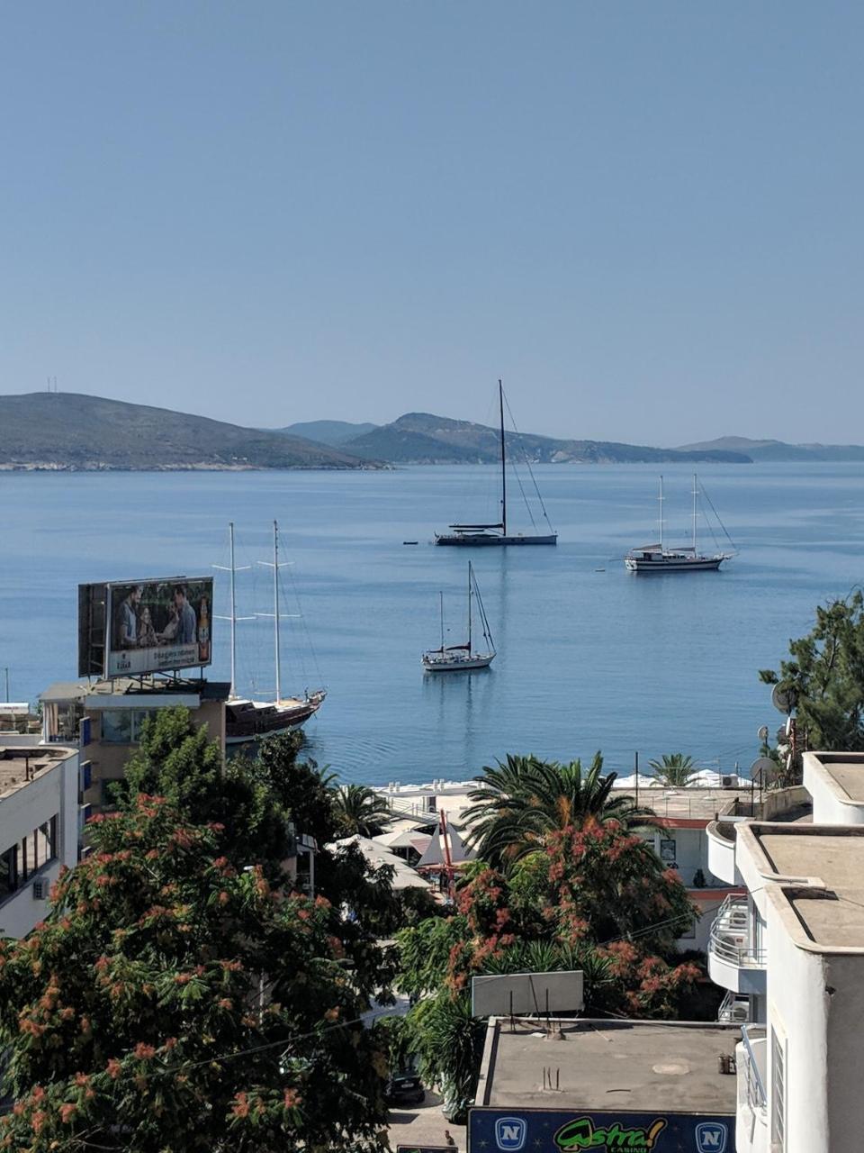 Seafront Apartment Sarandë Esterno foto