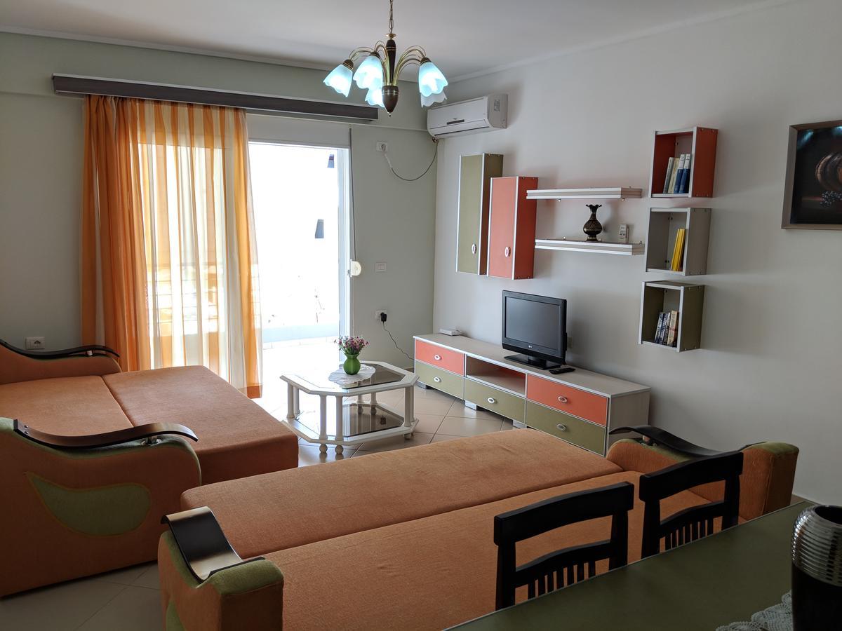 Seafront Apartment Sarandë Esterno foto