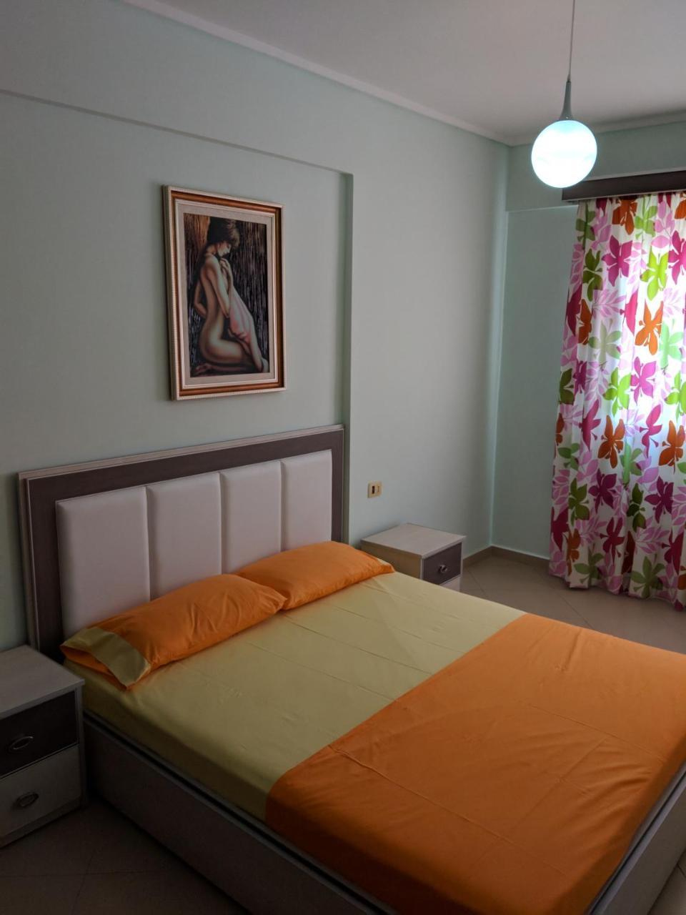 Seafront Apartment Sarandë Esterno foto