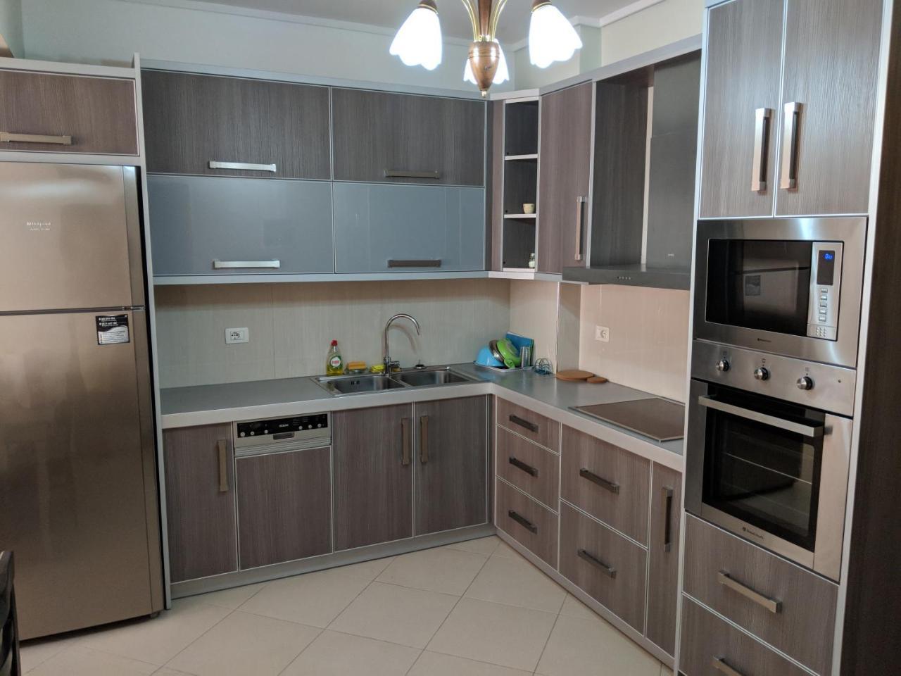 Seafront Apartment Sarandë Esterno foto