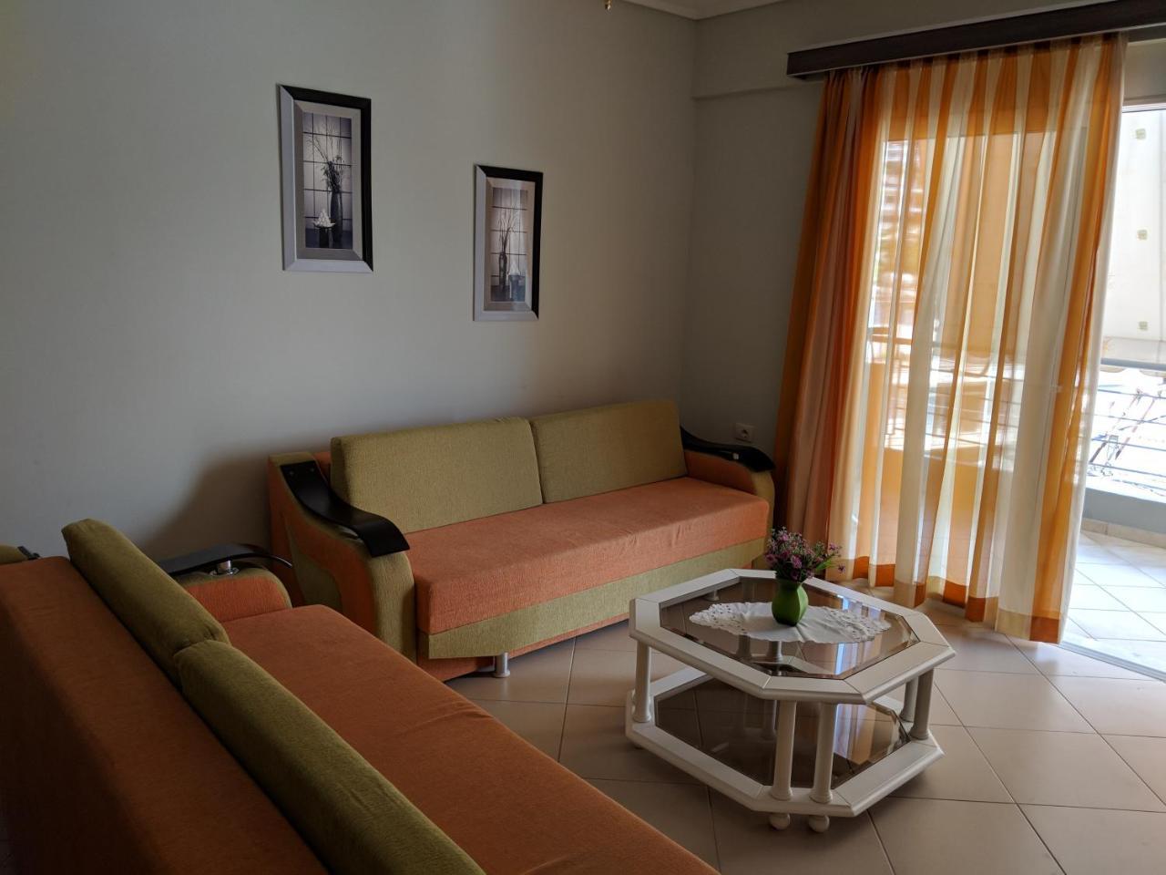 Seafront Apartment Sarandë Esterno foto